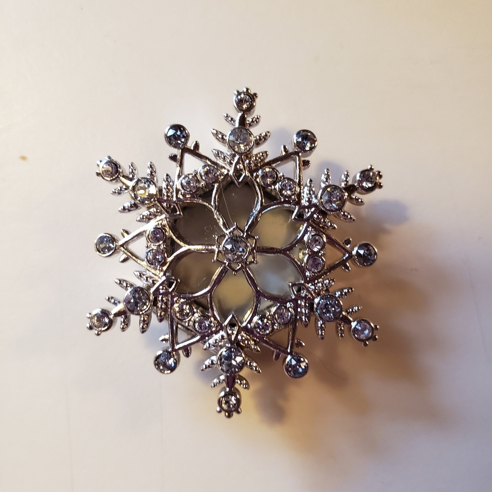 Limited edition snowflake locket